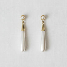 Load image into Gallery viewer, Elegant Water Drop Pearl Earrings