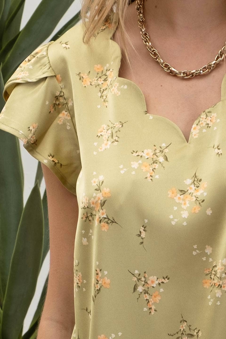 FLORAL PRINT V NECK SCALLOP SATIN BLOUSE