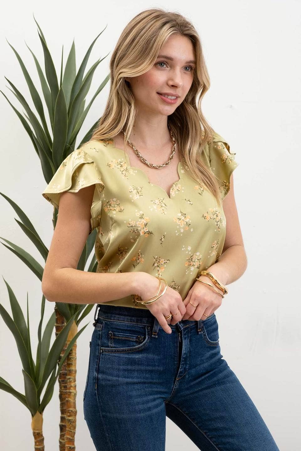FLORAL PRINT V NECK SCALLOP SATIN BLOUSE