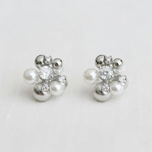 Load image into Gallery viewer, Chic Geometric Pearl Drop Earrings