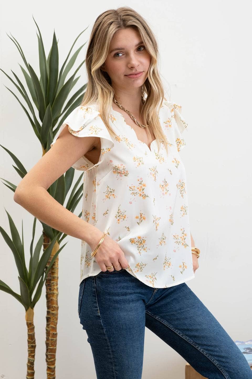 FLORAL PRINT V NECK SCALLOP SATIN BLOUSE