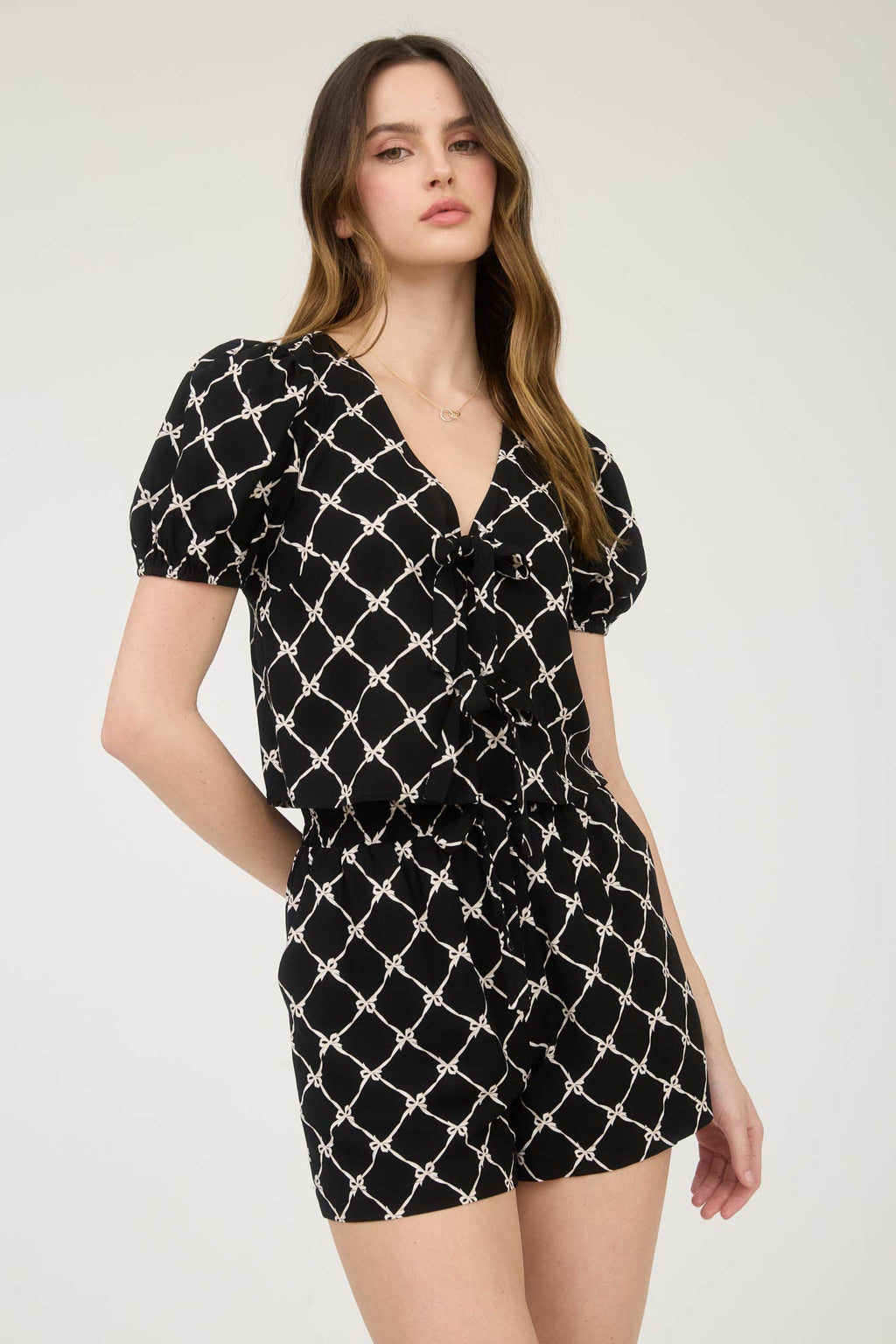 BOW PATTERN FRONT TIE PUFF SLEEVE LINEN BLOUSE