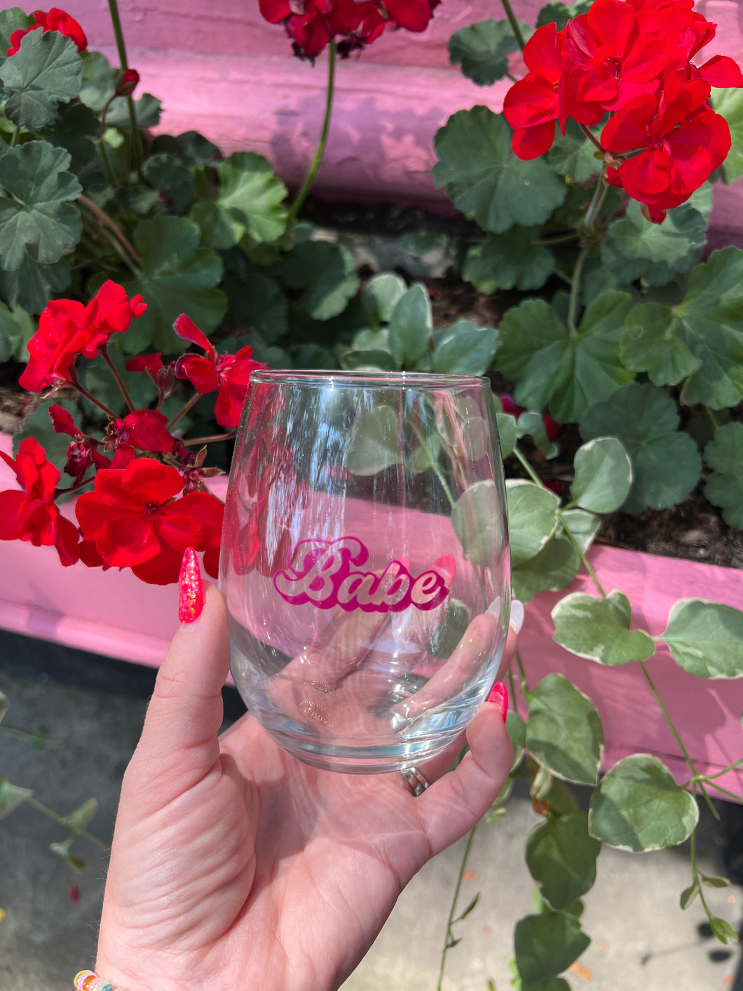 Retro Babe Wineglass