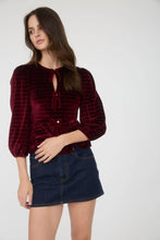 Load image into Gallery viewer, SCALLOP VELVET BOW DETAIL 3/4 SLEEVE KNIT TOP