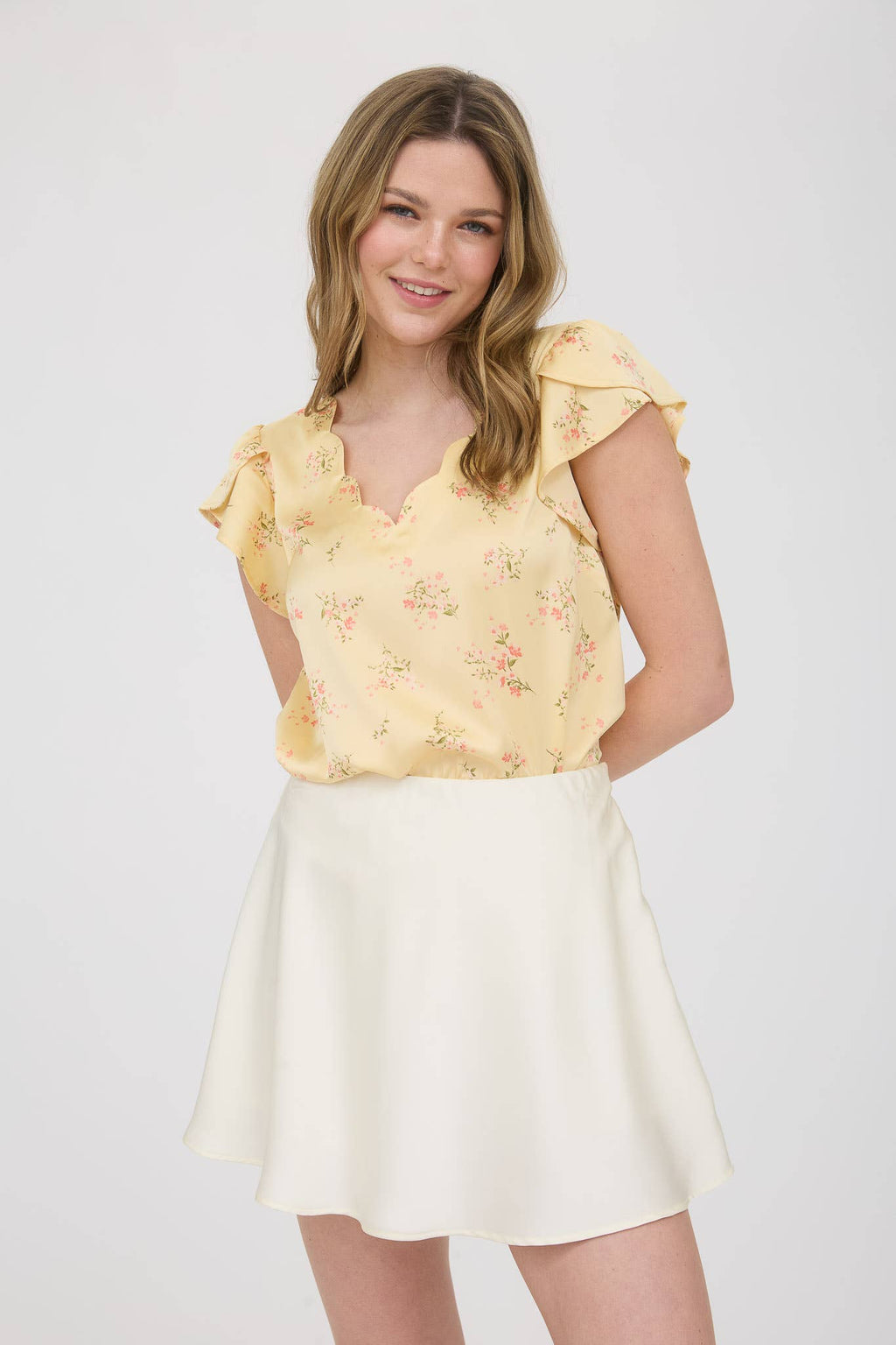 FLORAL PRINT V NECK SCALLOP SATIN BLOUSE