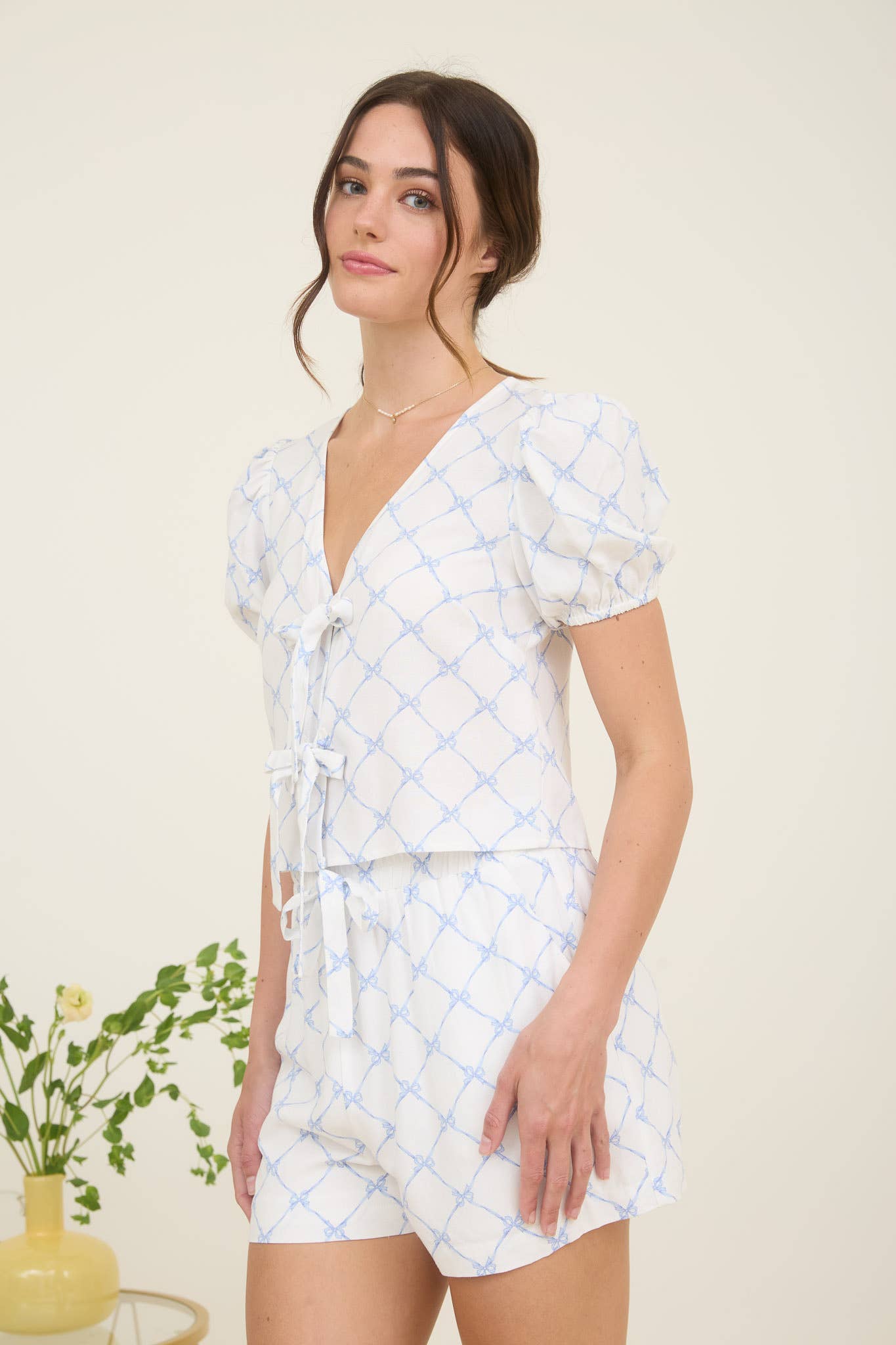 BOW PATTERN FRONT TIE PUFF SLEEVE LINEN BLOUSE