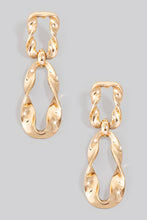 Load image into Gallery viewer, Twisted Flat Metallic Oval Dangle Earrings