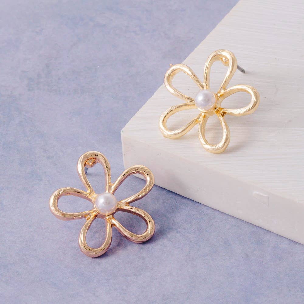 Pearl Center Open Petal Daisy Flower Stud Earrings
