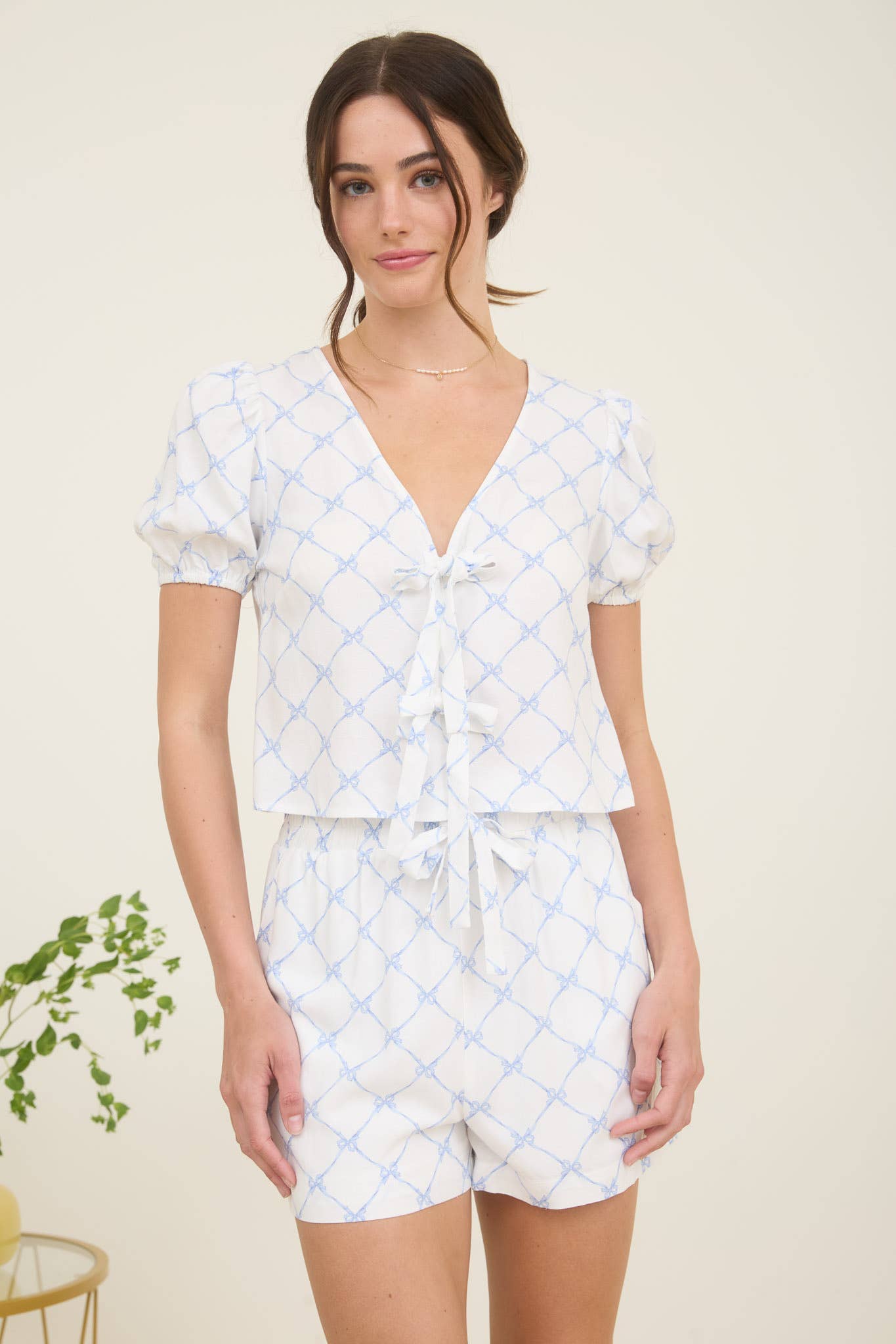 BOW PATTERN FRONT TIE PUFF SLEEVE LINEN BLOUSE